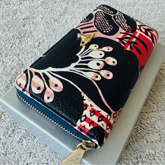 VIVIENNE WESTWOOD โ Zip around Wallet โ Box Included โ Great Condition โ - Picture 4 of 16